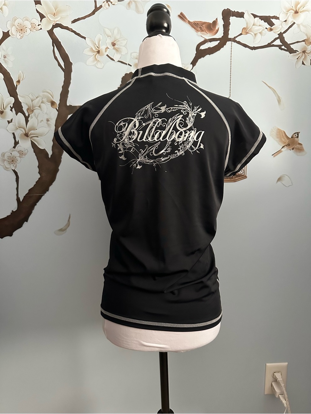 Billabong Black Short-Sleeve Rash Guard with White Logo - Picture 2 of 4